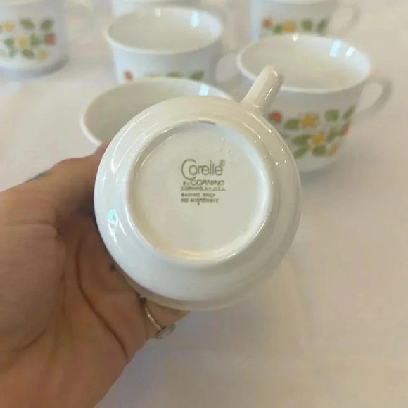 🍓Vintage Corelle Strawberry Sundae Coffee Tea Cups Set of 7🍓 - Picture 5 of 5
